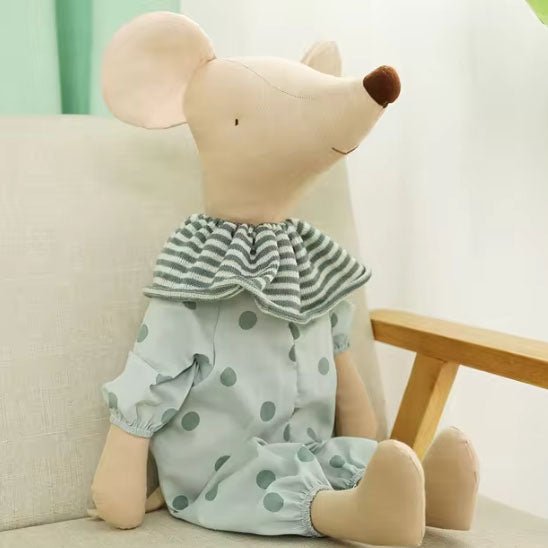 Doudou Souris Milo assis sur une chaise